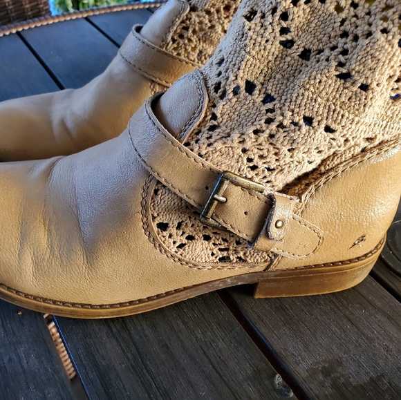 Spring summer and fall boots - Picture 2 of 3